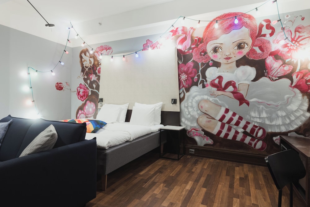Deluxe Room - Photo 12