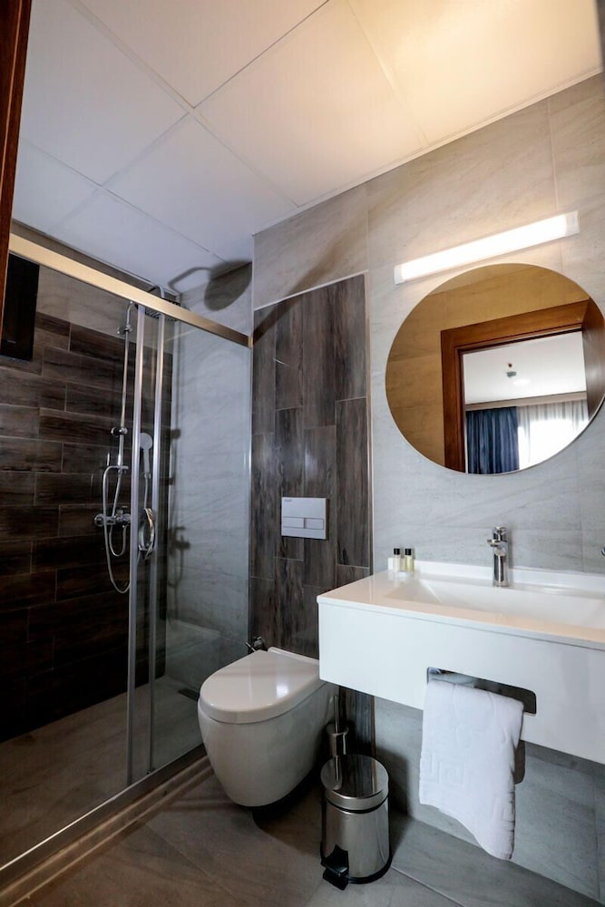 Economy Triple Room, 1 Bedroom, Smoking photo 3