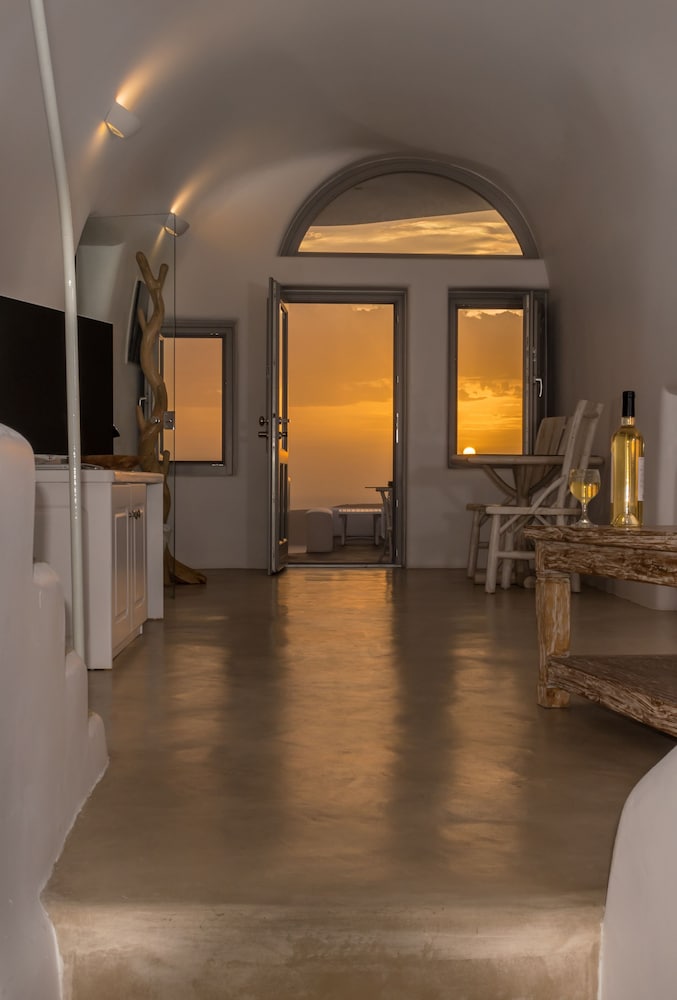 Suite, Private Pool (Master,  Caldera View) - Photo 8