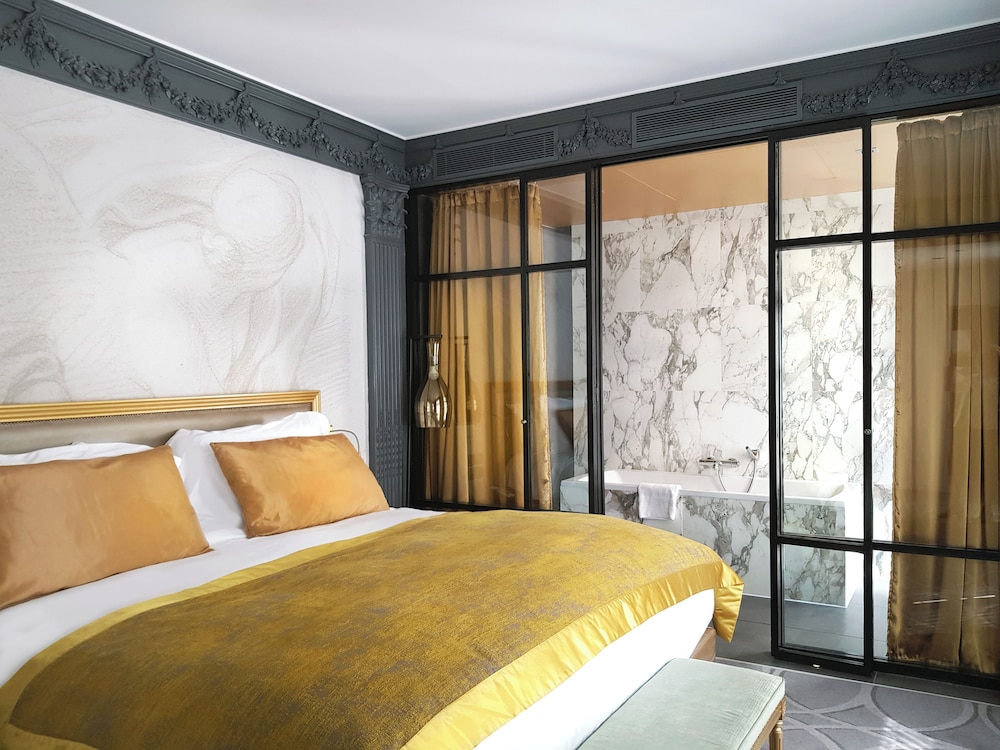 Suite, 1 King Bed (Opera)