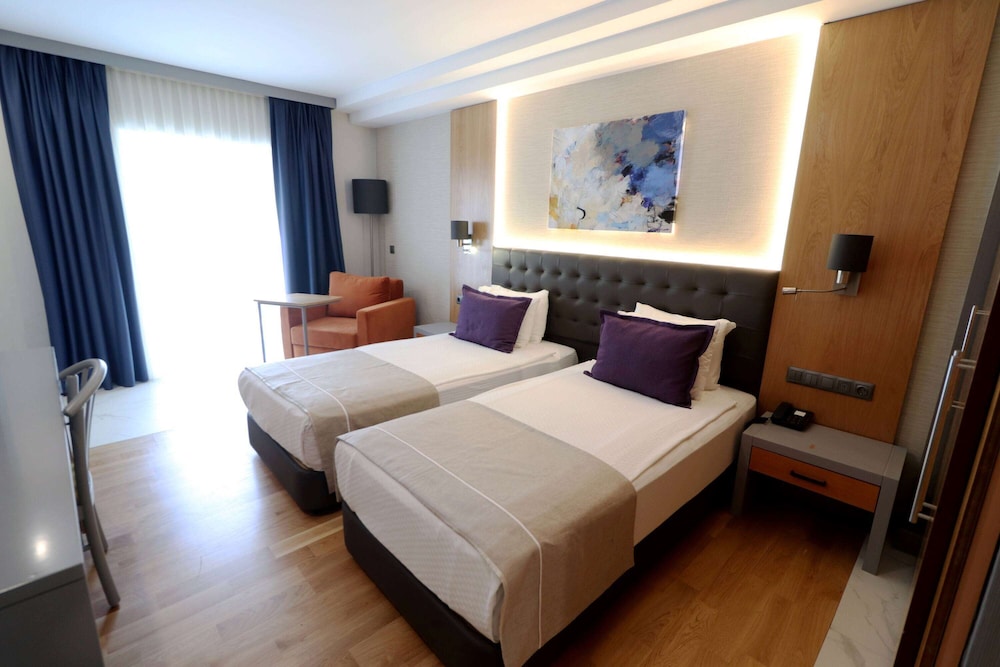 Deluxe Room, 1 Double Bed, Garden View - Photo 3