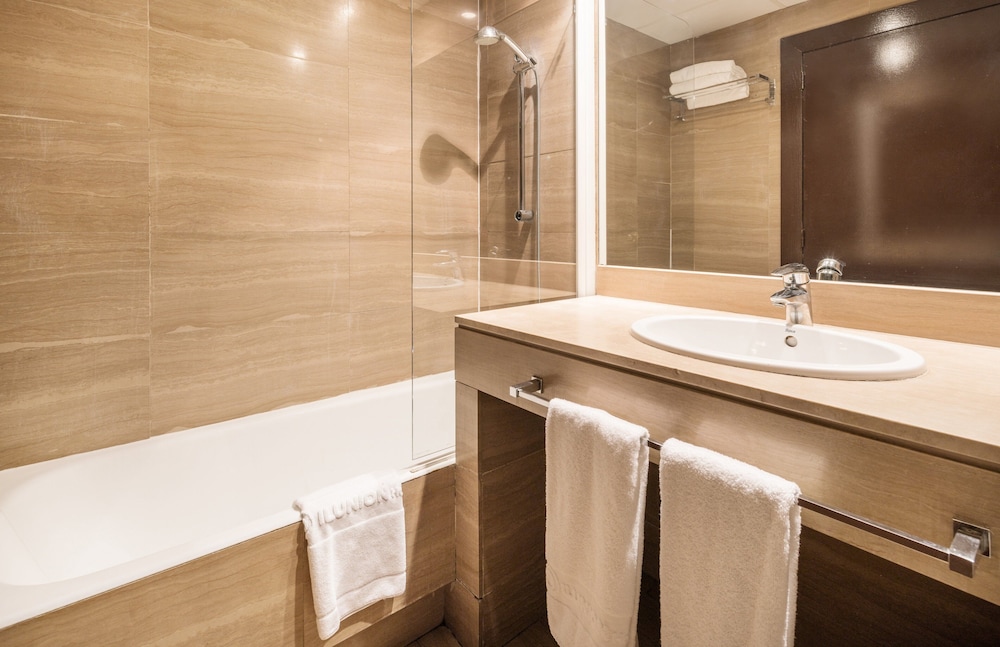 Double Room thumbnail 6