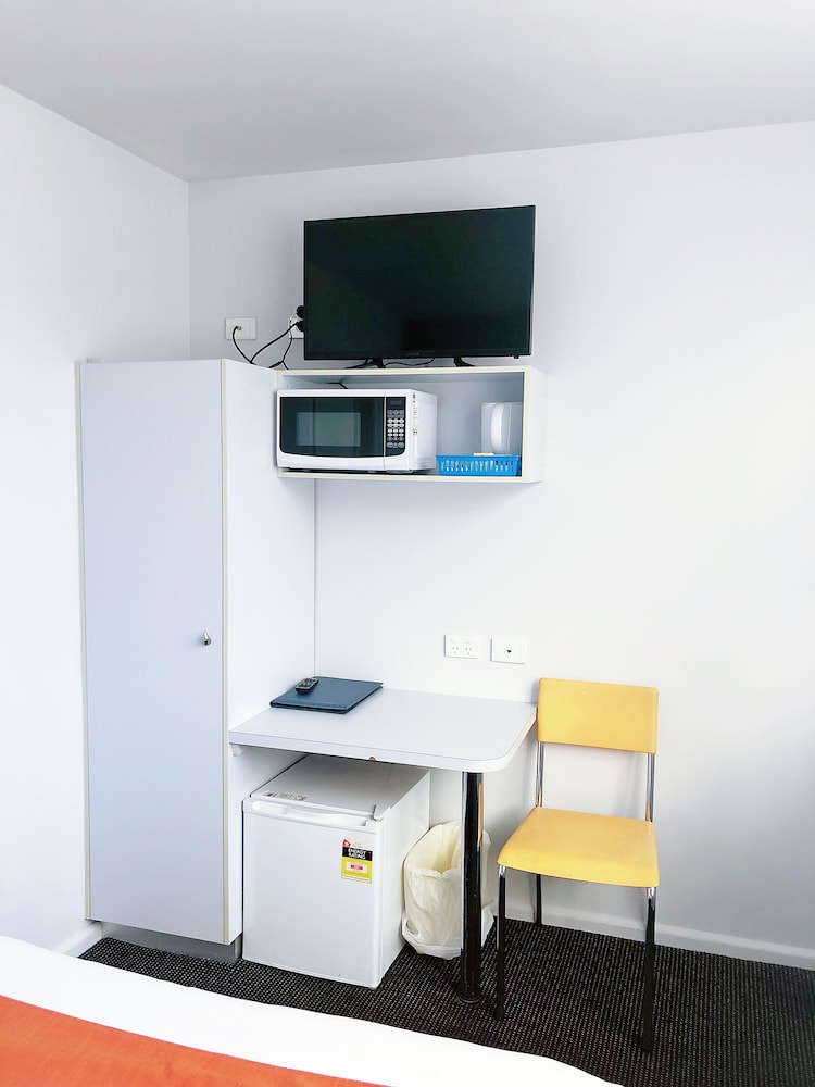 Small Comfort/Compact Room