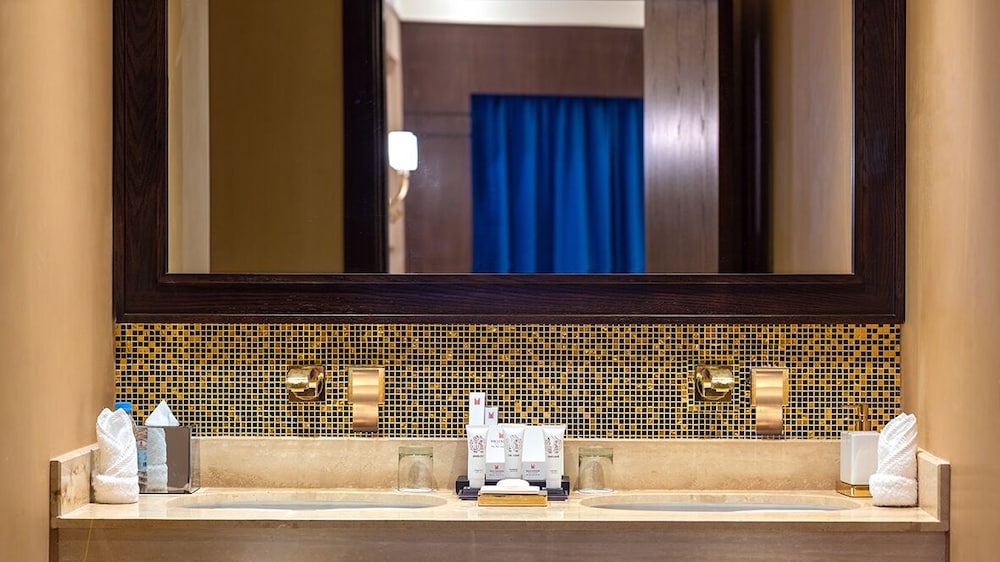 Royal Suite - Photo 3