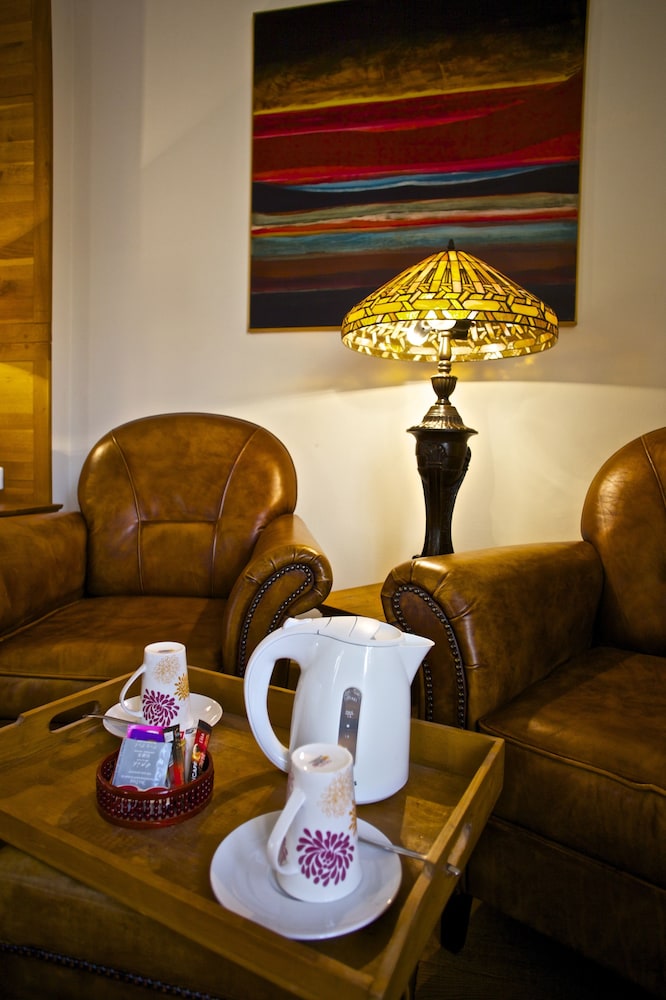 Deluxe Room - Photo 10