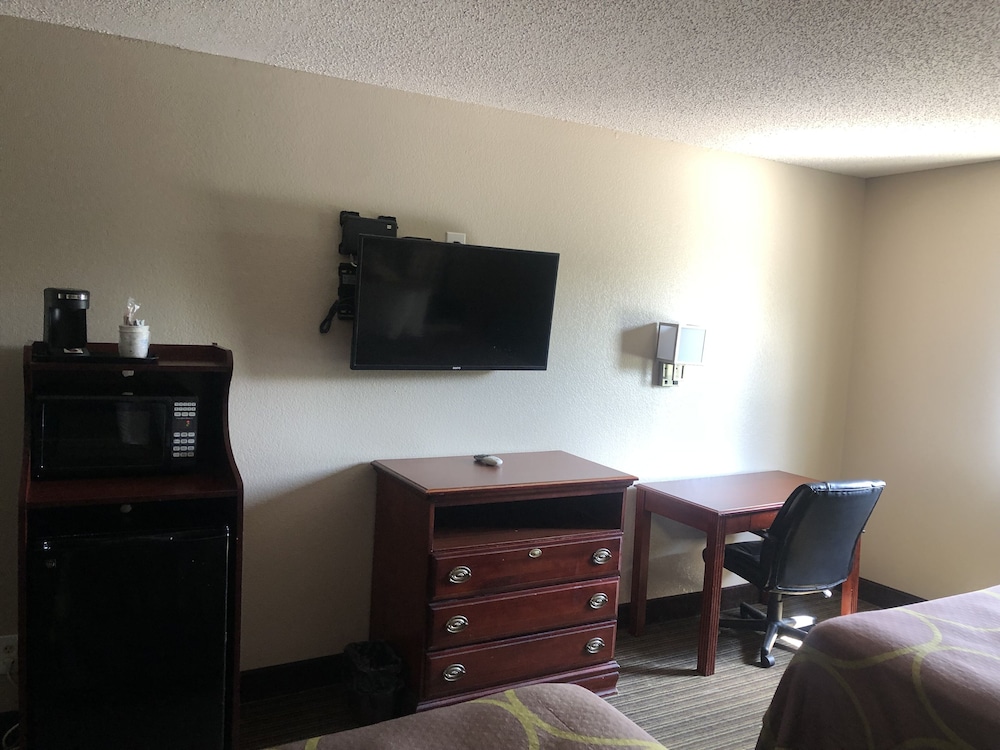 Standard Room, 1 King Bed, Accessible - Photo 2