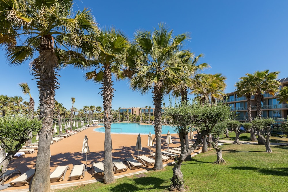 Suite, 3 Bedrooms, Pool View - Photo 3