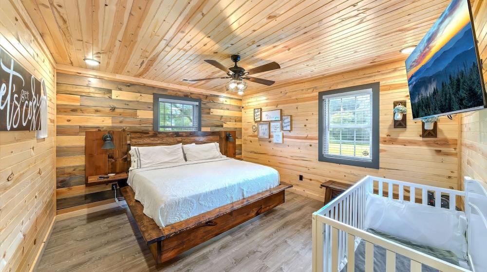 Luxury Poolside Cabin in Sevierville, Zdjęcie 14