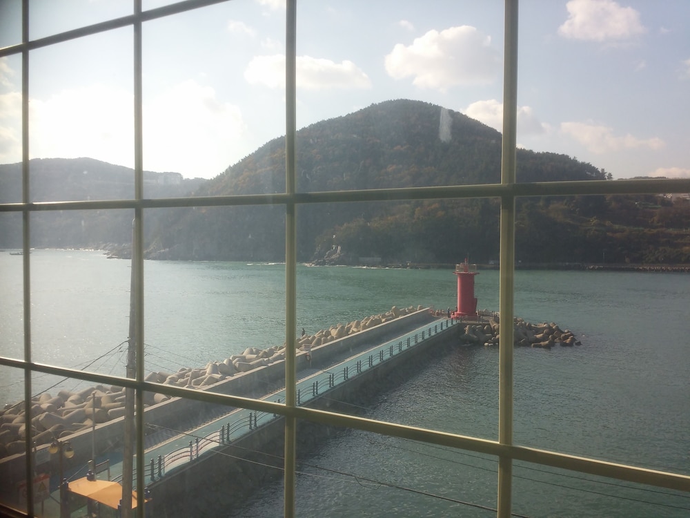 Deluxe Twin Room, 2 Double Beds, Smoking, Ocean View photo 2