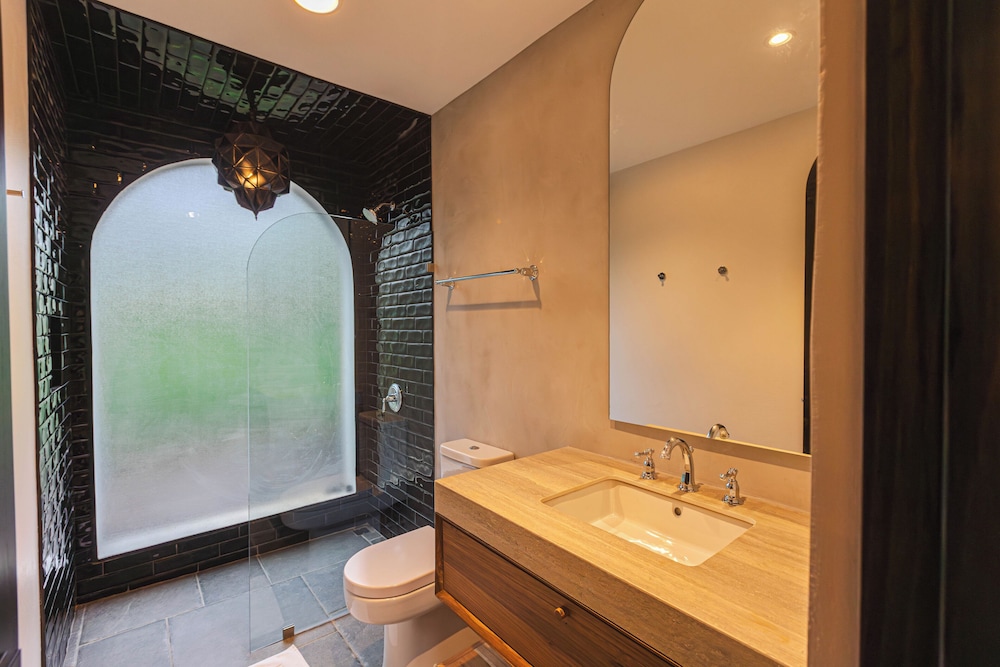 Queen Suite with Garden View photo 2