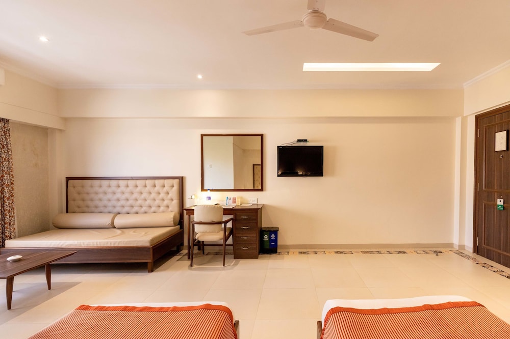 Deluxe Room - Photo 6