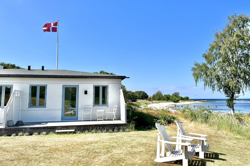 Dobbeltværelse med terrasse & havudsigt - Strand anneks (ØST) photo 1