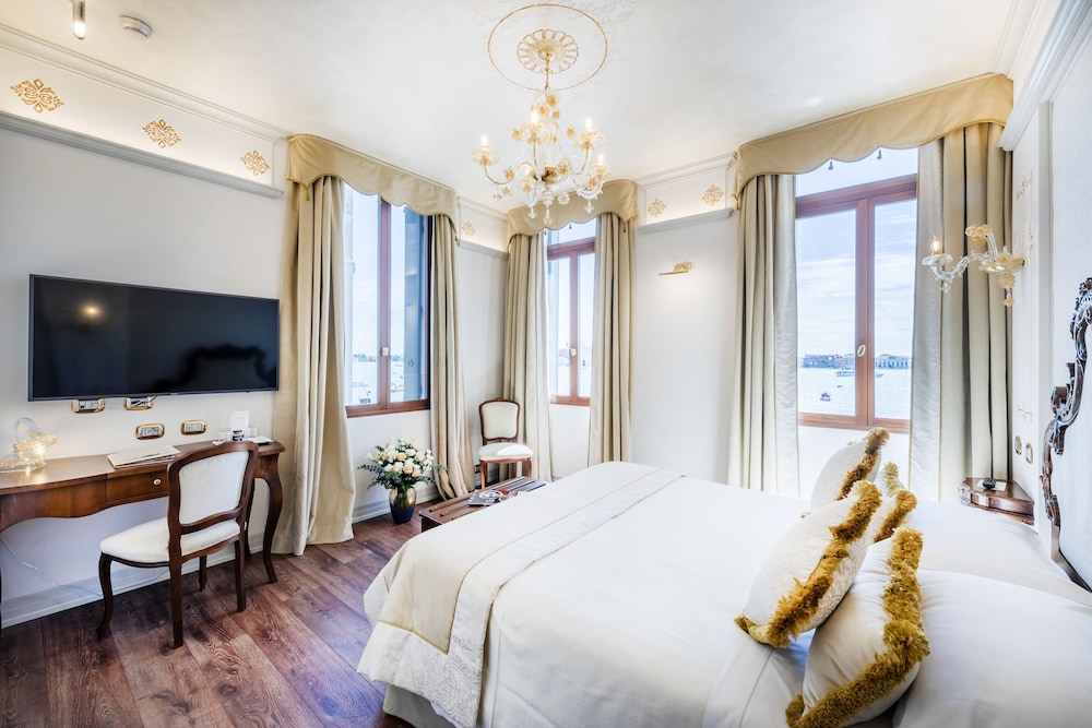 Suite with Grand Canal View