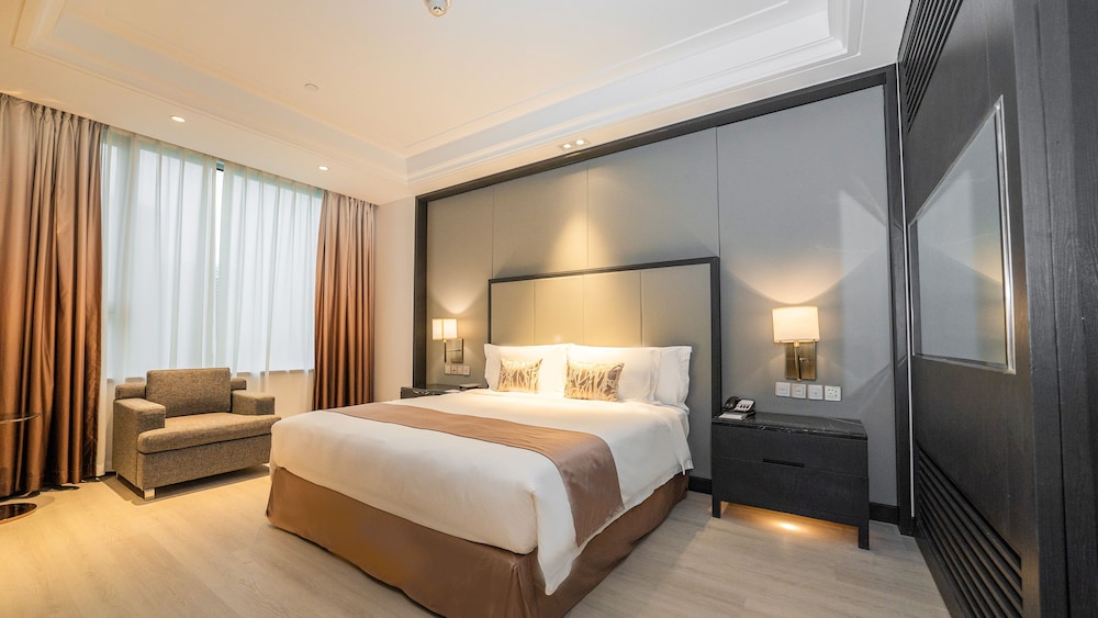 1 King Bed Standard