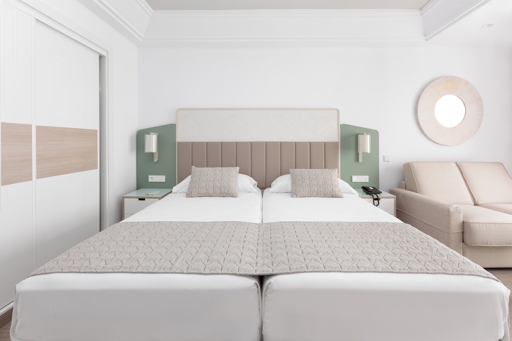 Double Room, Balcony, Garden View (Sofa Bed)