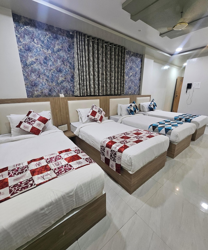 Luxury Four Bedroom photo 2