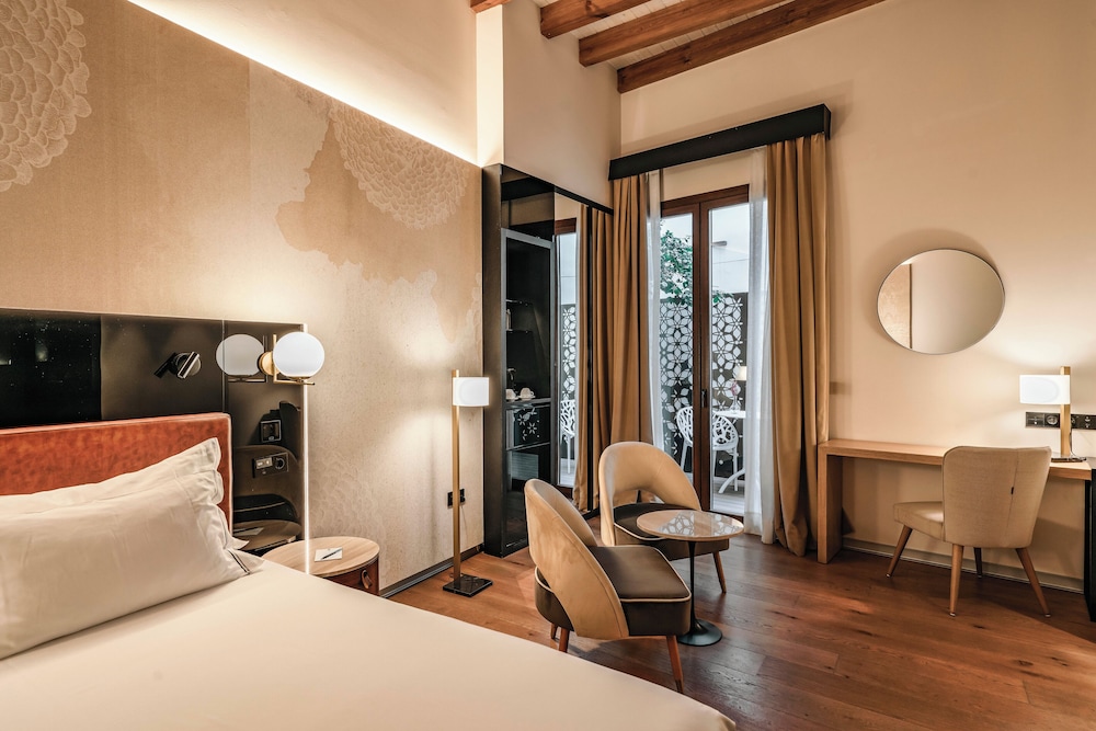 Grand Room (Deluxe)