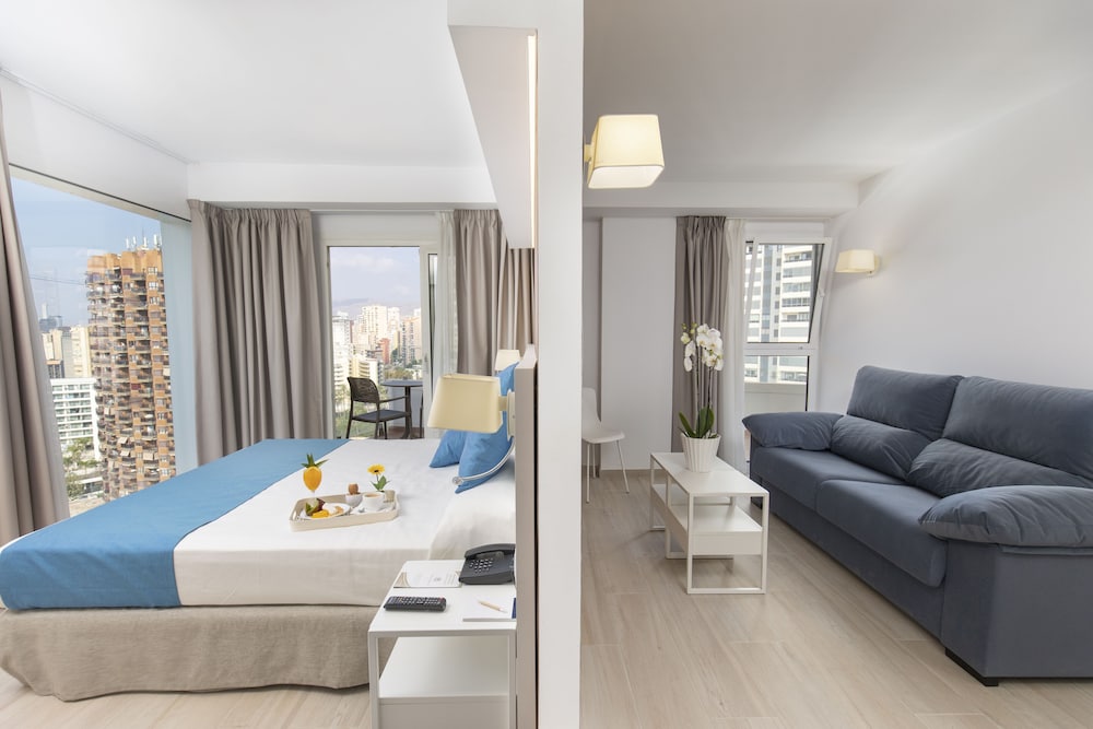 Family Room, Terrace, Pool View (3 Adultos + 1 Child)