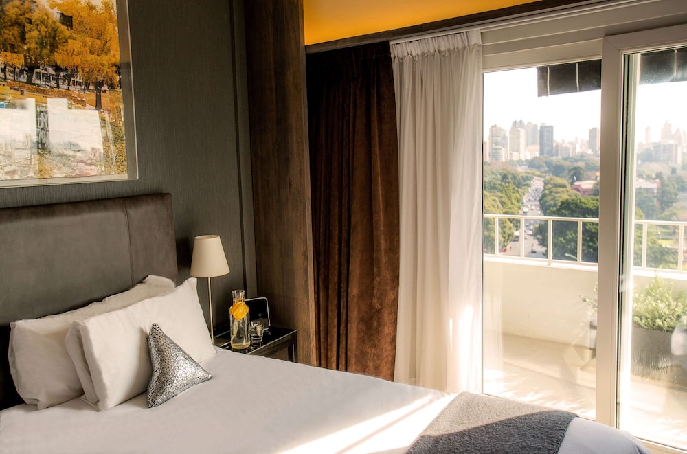 Suite, 1 King Bed (VIP) photo 1