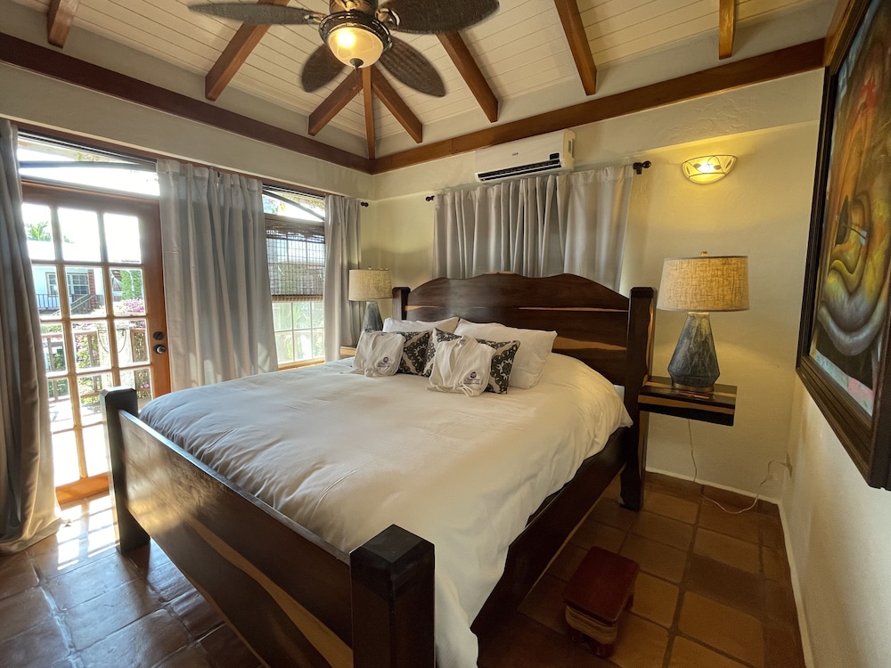 Luxury Villa, 2 Bedrooms, Sea View, Oceanfront