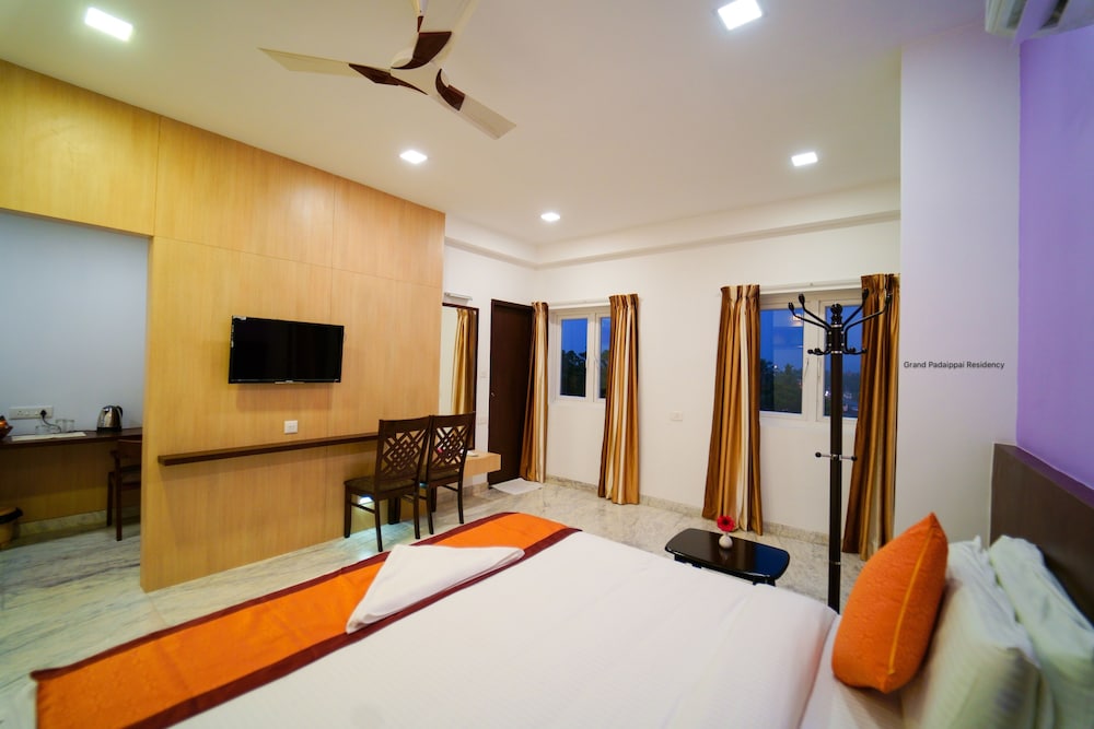 Premium with Balcony - Photo 8