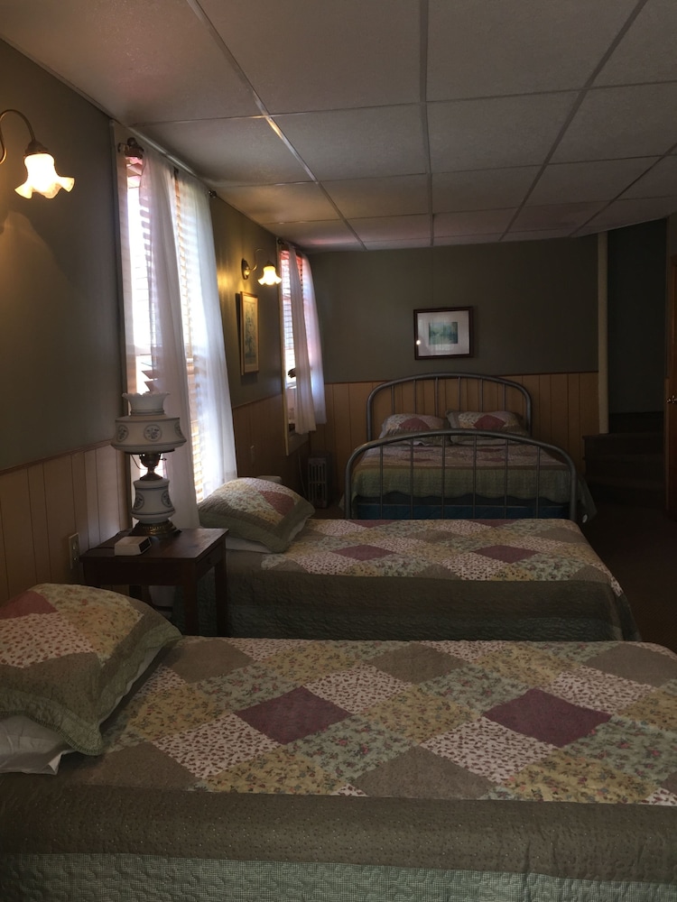 Classic Room, Multiple Beds photo 1