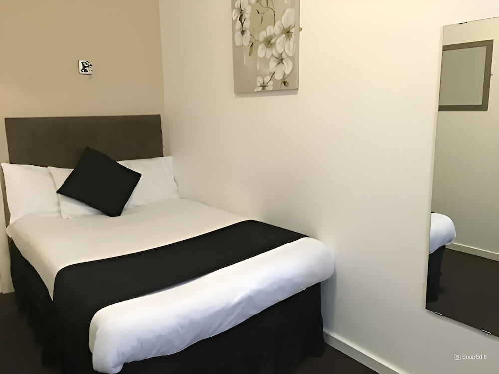 Single Room, Ensuite photo 2