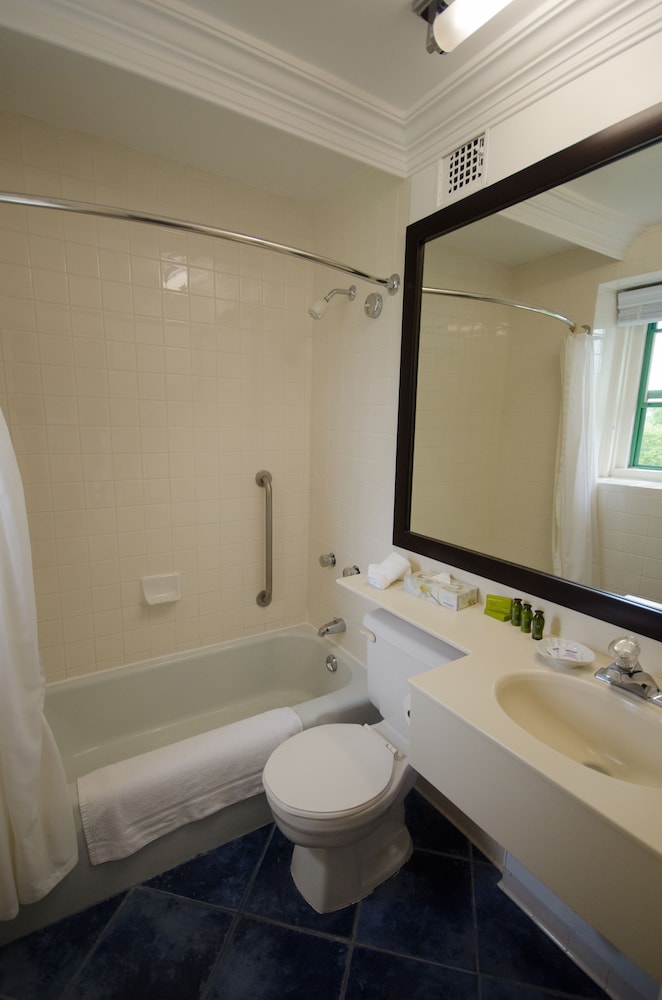Basin View Room with Queen Bed - Photo 2