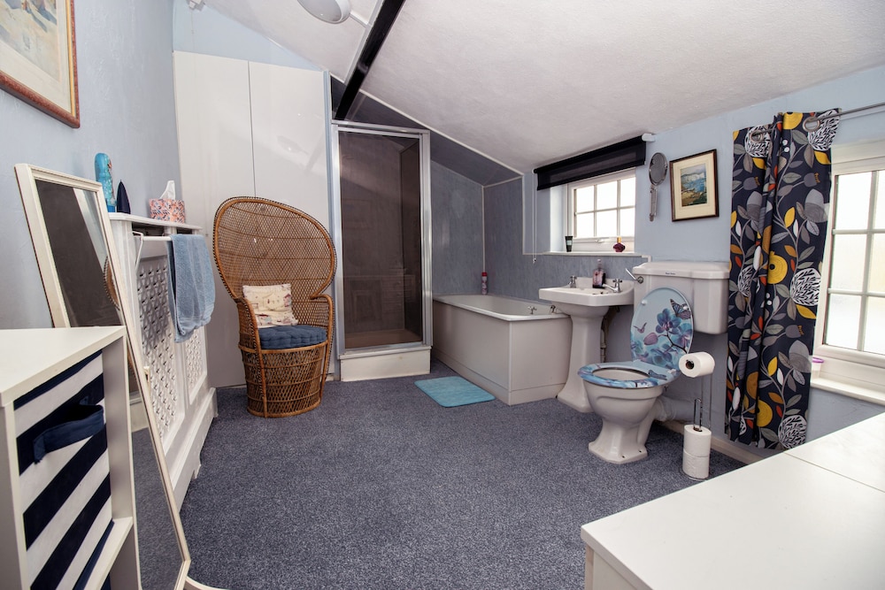 Double or Twin Room, 2 Twin Beds, Non Smoking photo 3