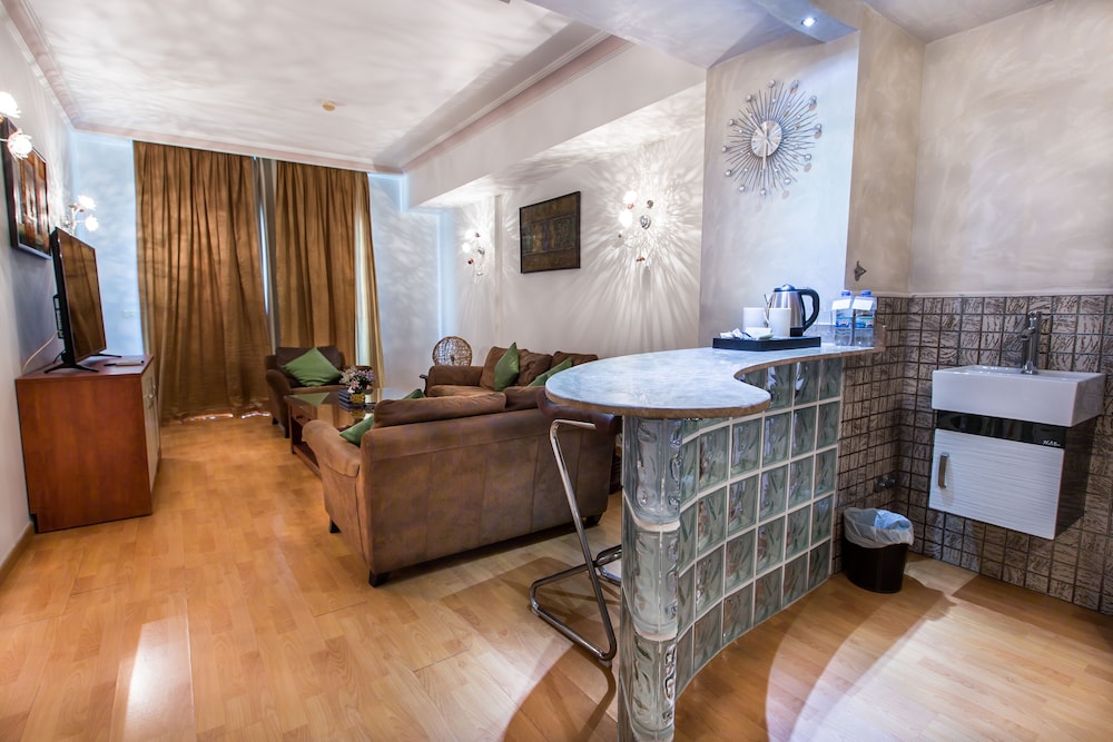 Suite (Ambassador) - Photo 6