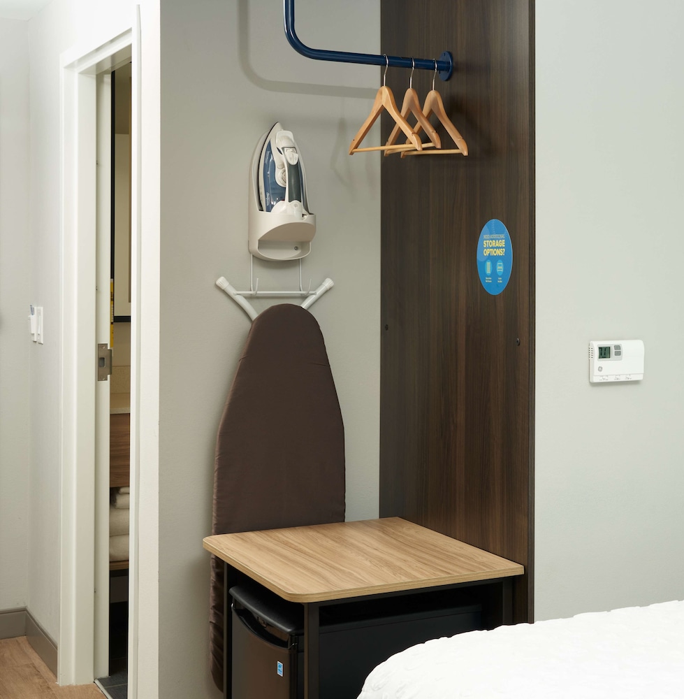 Room, 2 Queen Beds, Accessible, Bathtub - Photo 8