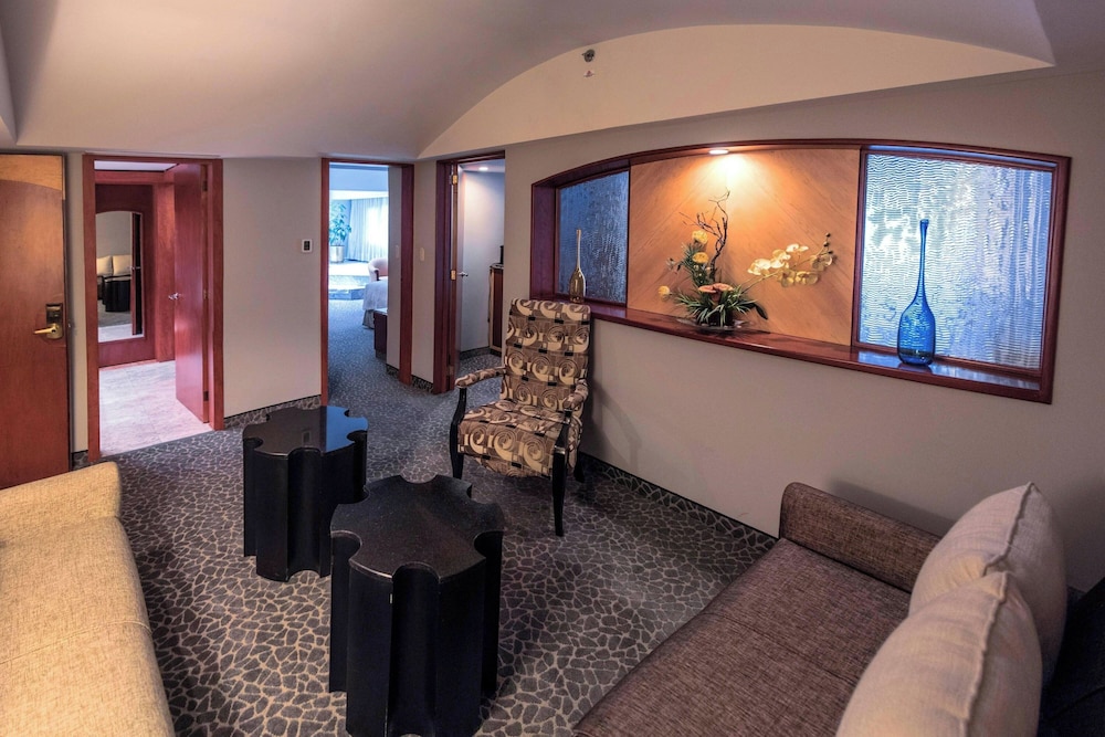Suite, 2 Bedrooms - Photo 7