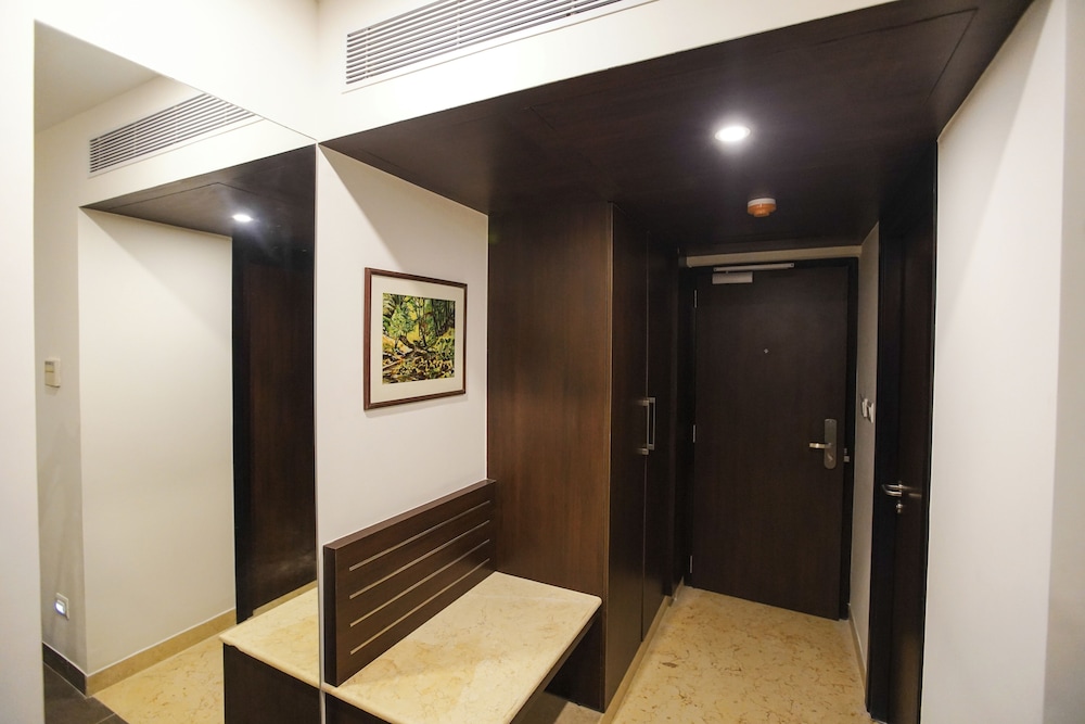 Executive Room - Photo 6
