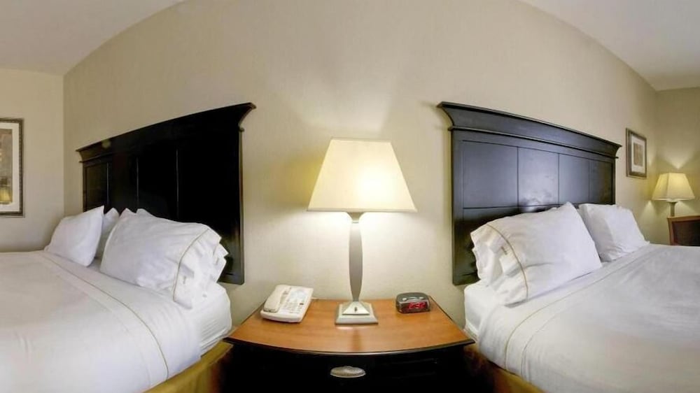 Standard Room, 1 King Bed, Accessible (Communication Accessible) - Photo 4