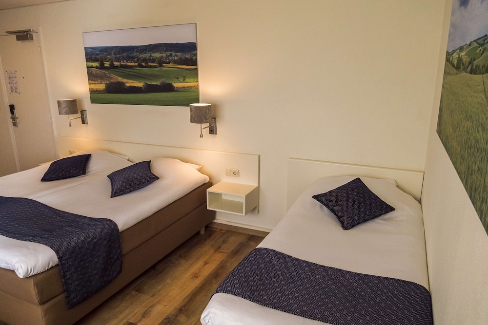 Deluxe Room, 3 Twin Beds, Non Smoking photo 1