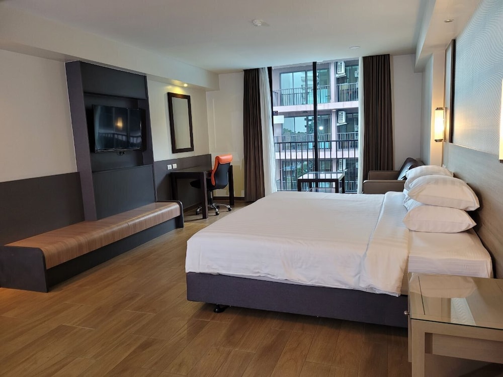 Grand Double Room, 1 King Bed, Non Smoking photo 3