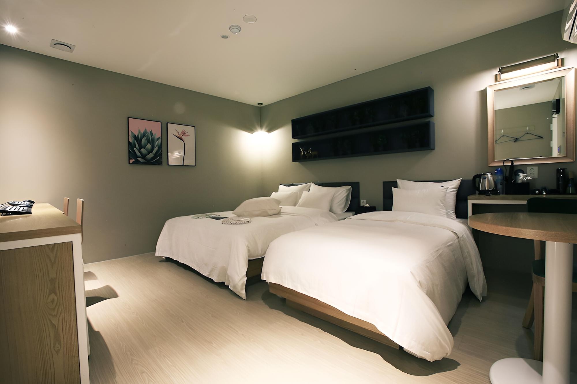 Room (VIP Twin (Netflix available))