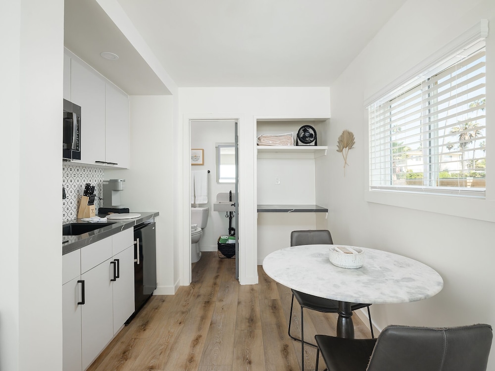 Oceanview Corner King Studio 207