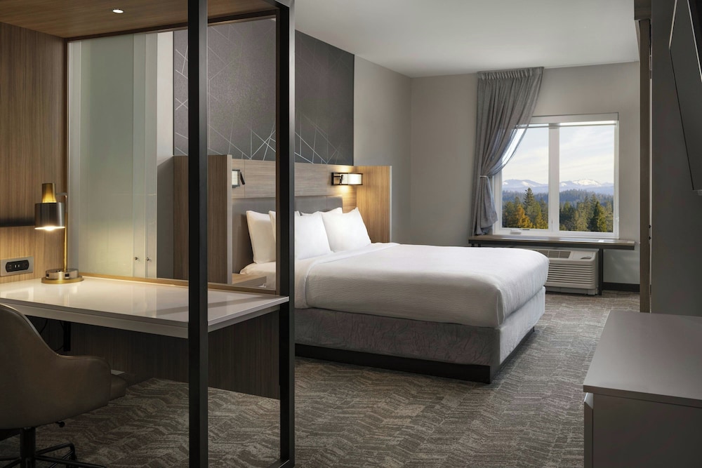 Suite, 1 King Bed, Mountain View - Photo 1