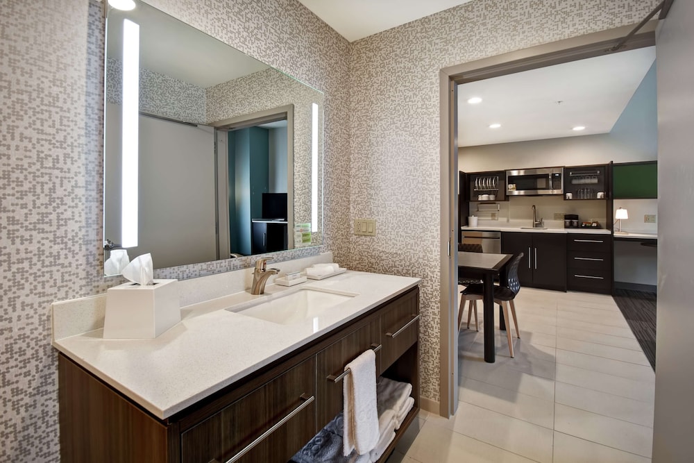 Suite, 1 King Bed, Accessible (Hearing) - Photo 5