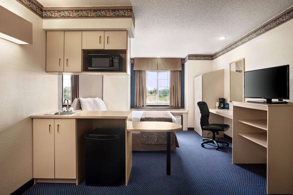 Suite, 1 Queen Bed, Non Smoking