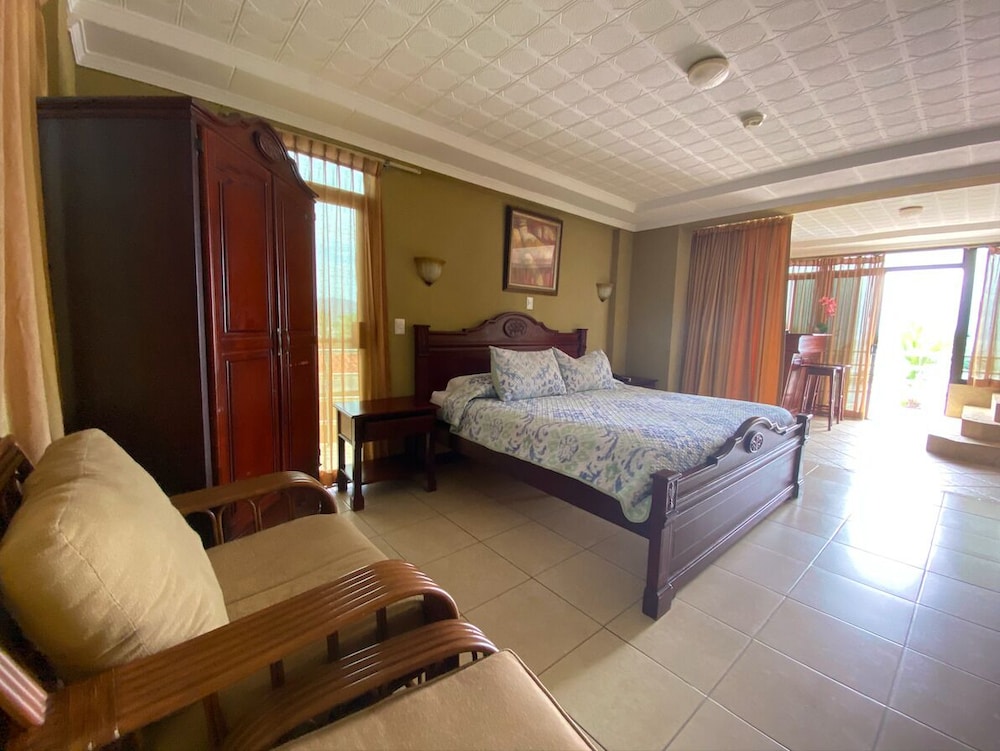 Deluxe Suite - Photo 16