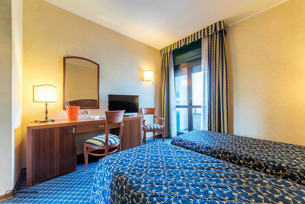 Double or Twin Room - Photo 6