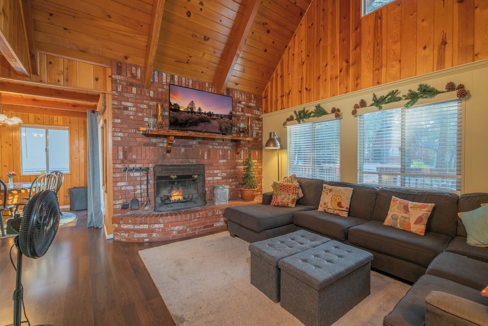 Cabin, Multiple Beds, Patio, Mountain View photo 2