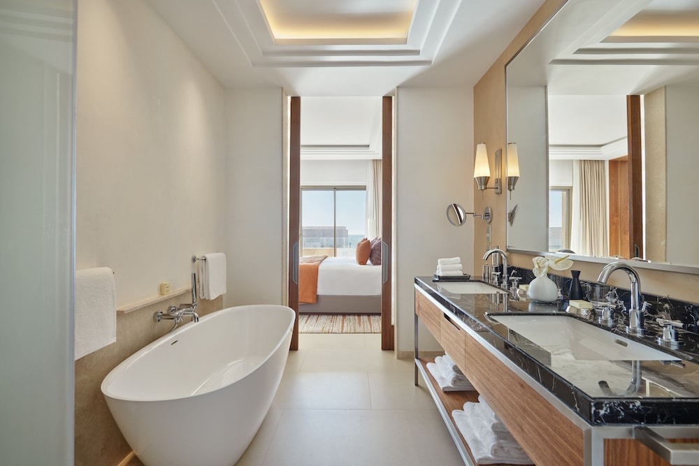 Fairmont Deluxe Ocean View Two Queen beds photo 3