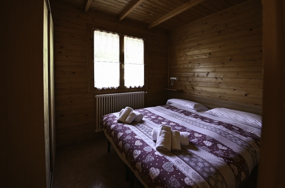 Comfort Chalet, 2 Bedrooms, Mountain View photo 1