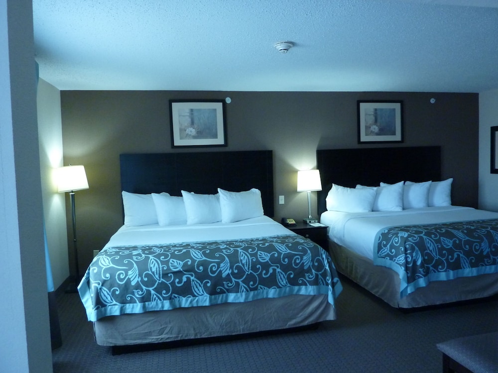 Studio Suite, 2 Queen Beds, Non Smoking - Photo 2