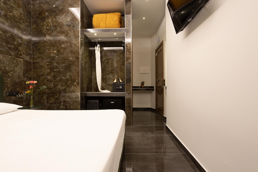 Deluxe Room, Balcony - Photo 14
