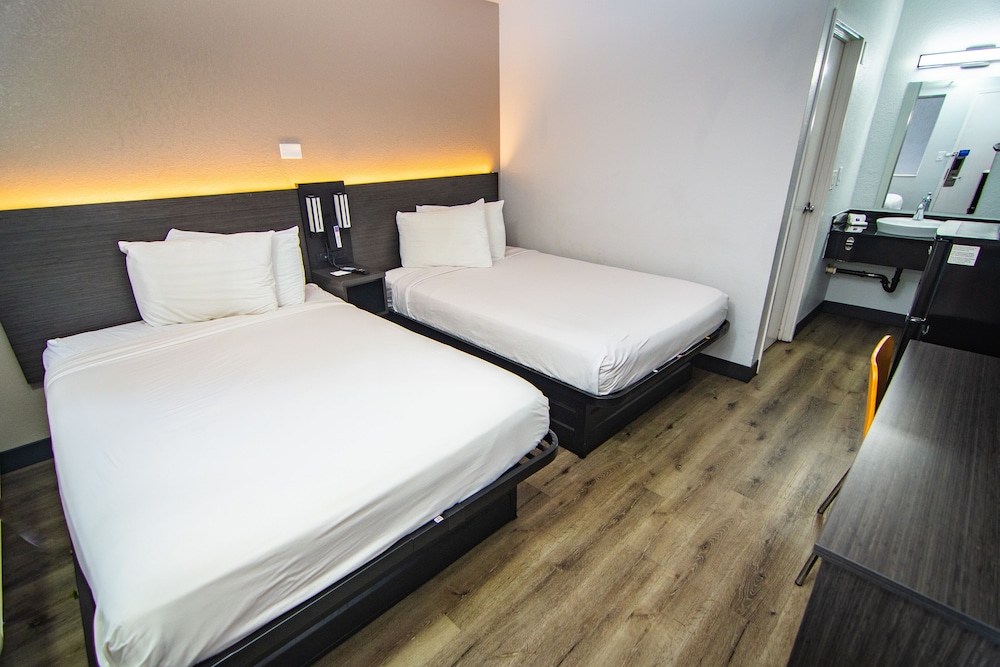 Standard Room, 2 Double Beds, Non Smoking