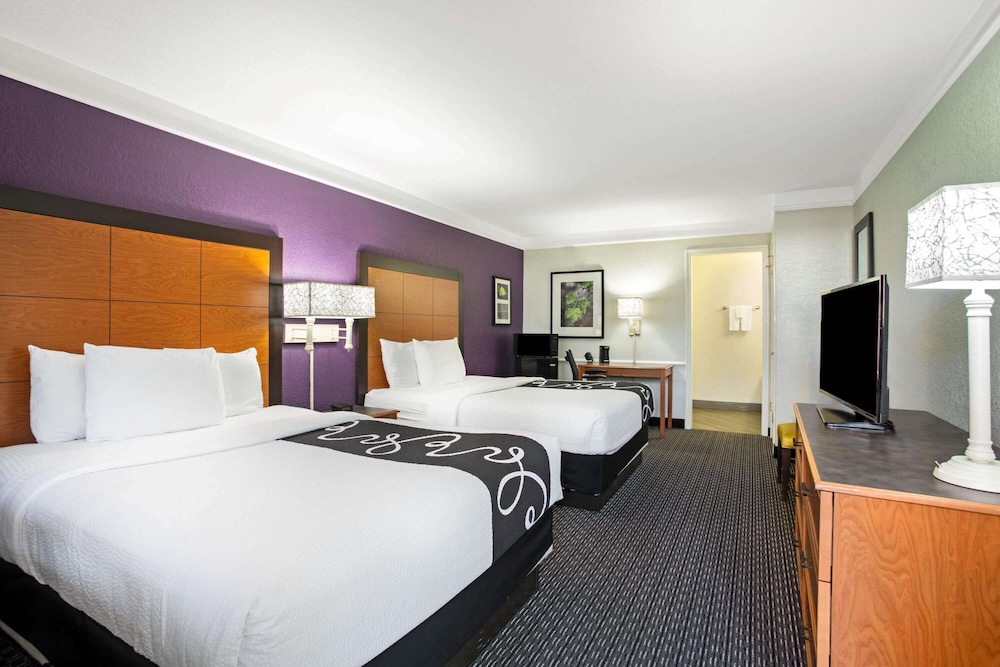 Room, 2 Queen Beds, Non Smoking - Photo 3